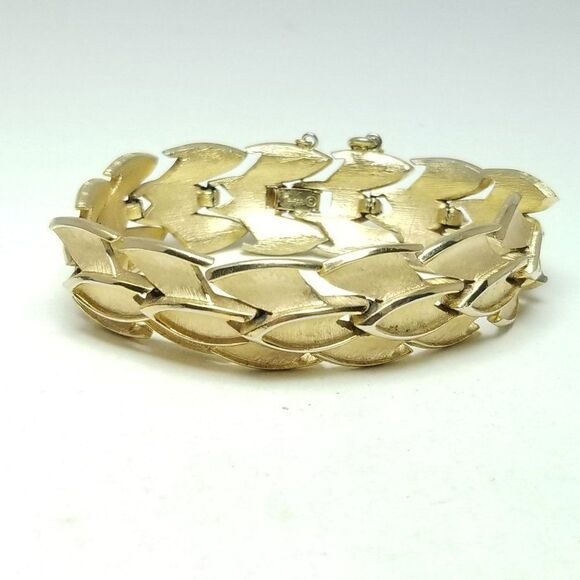Vintage Crown Trifari Gold Tone Panel Chain Bangle Bracelet, Retro 60s 70s Style - Picture 6 of 6